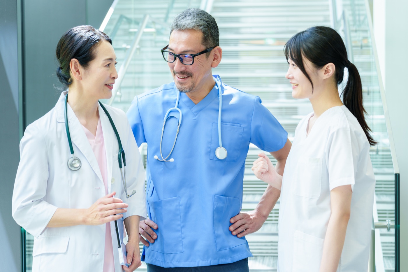 医師と看護師が話す様子